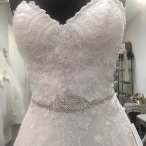 Maggie Sottero “Luna”. Style# 6MS281. Size 16